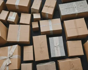 Najpopularniejsze materiały do produkcji pudełek fasonowych