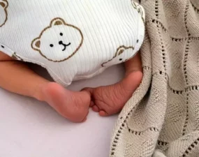 Korzyści zdrowotne używania otulaczy muślinowych dla niemowlą