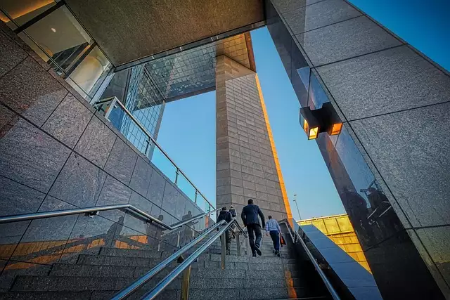 Jak wykorzystać technologie w procesie sukcesji w firmie?